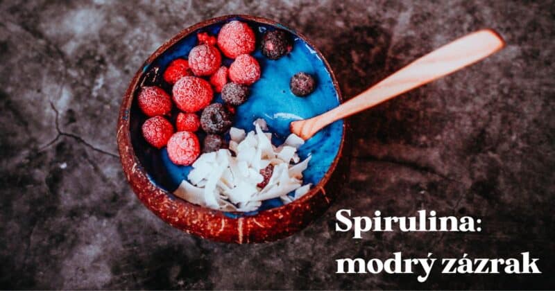 Modrá spirulina je prírodná superpotravina.