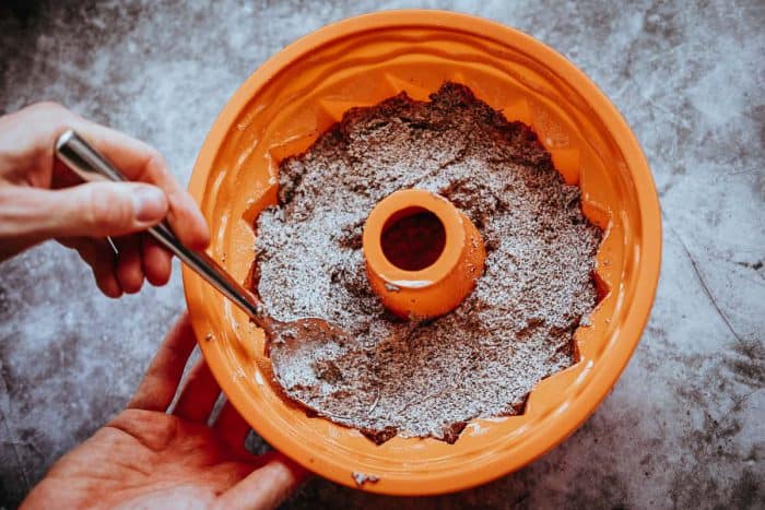 Cesto na bábovku z maku vo forme.