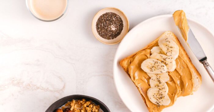 Makadamové orechy môžete pridať aj do šalátov, cukrárskych výrobkov alebo na ozdobu sladkých pochúťok.