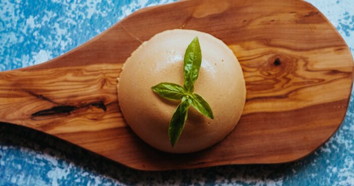 Hotový vegánsky syr je skvelou alternatívou kravského syra.