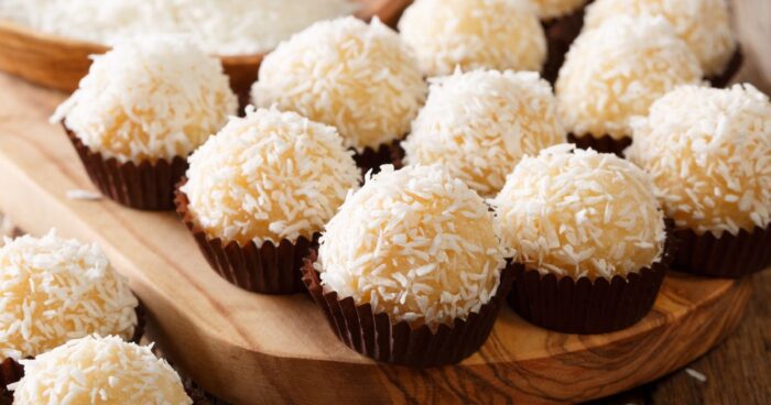 Raffaelo guľky alebo kešu maslo s kokosom.