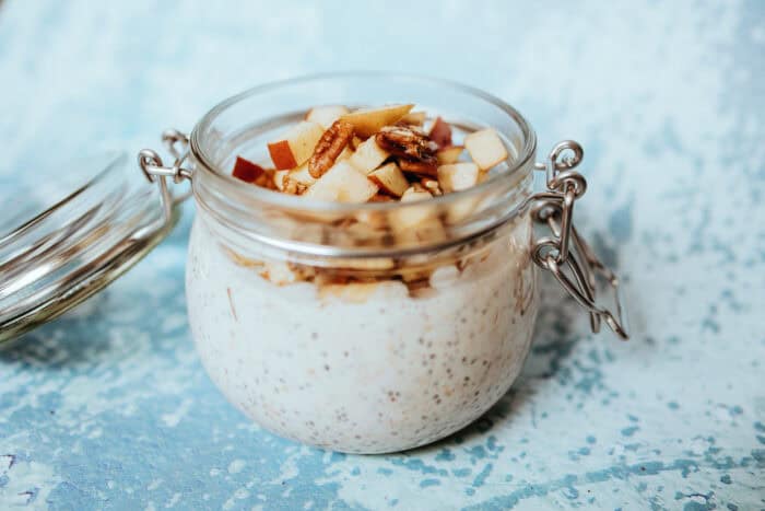 Letný variant ovsenej kaše, ktorú si určite zamilujete. Ideálne, ak sa ráno nechcete trápiť s prípravou jedla.