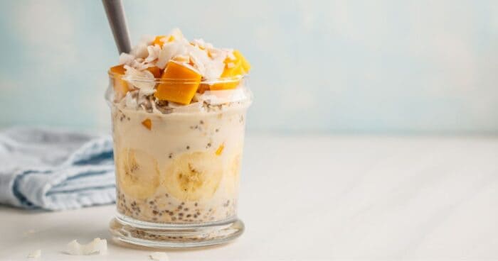 Zdravý puding zo semienok chia a čerstvého alebo mrazeného ovocia. Ideálny dezert na všetky príležitosti.