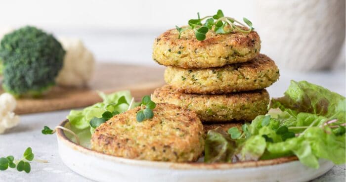 Karfiolové placky bez múky môžete pripraviť z pohánky, quinoy alebo ovsených vločiek.