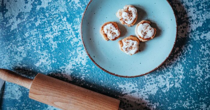 Mini škoricové slimáky sú vhodné pre deti na desiatu.