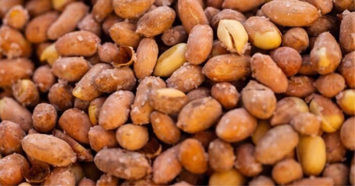 Arašidy v cukre, arašidy v cestíčku aj solené arašidy.