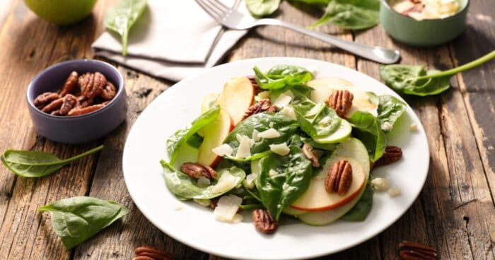 Pekanové orechy sa skvele hodia do vášho zdravého šalátu.