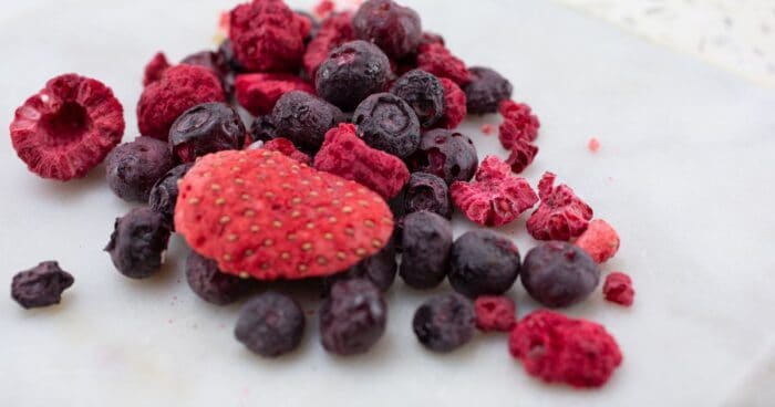 Vyberte si zo širokej ponuky lyofilizovaného ovocia, je prírodné, bez konzervačných látok a pridaného cukru.