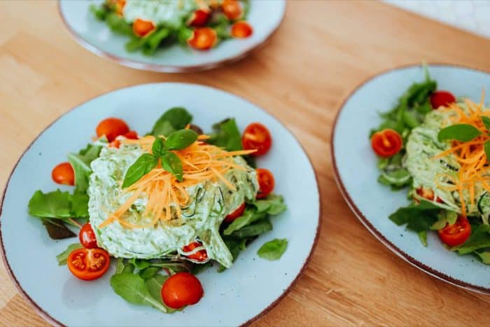 Vykúšajte tento úplne úžasný a jednoduchý recept na populárne cuketové špagety.