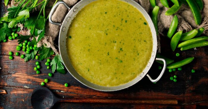 Milujete babičkinu hráškovú polievku? To vám zaručene bude chutiť aj hráškový krém bez smotany.