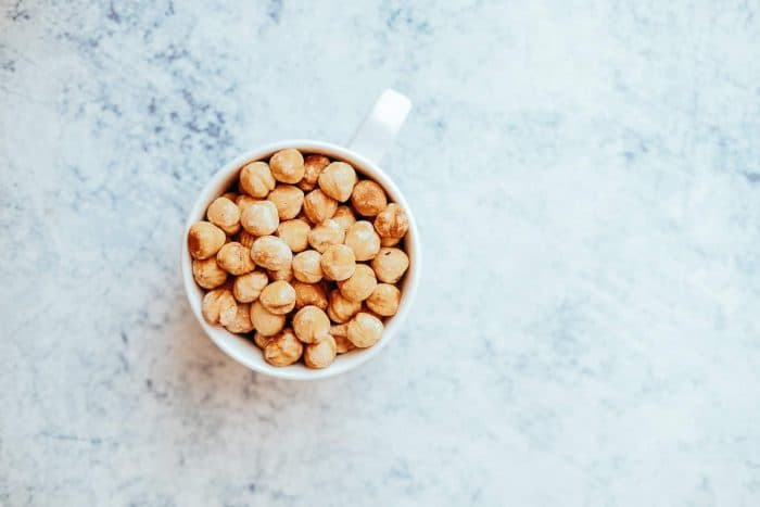 Lúpané jadrá lieskových orechov sú vhodné pre všetkých milovníkov lieskových orechov.