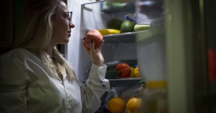 Dôvodom, prečo nemôžete zaspať, môže byť jedlo pred spaním. Viete, čo ovplyvňuje váš spánok?