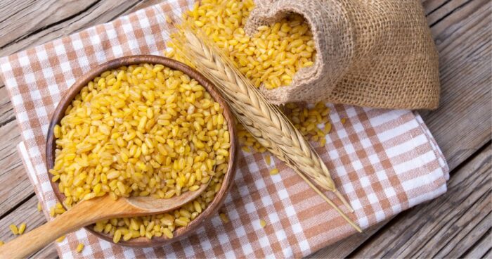 Môžete sa stretnúť so špaldovým, jačmenným alebo pohánkovým bulgurom.