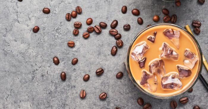 Cold brew je vo svete kávy novinkou. Už nemusíte piť presladené frappé a namiesto toho vyskúšajte pravú studenú kávu.