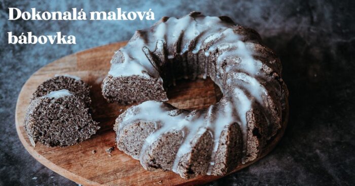 Jednoduchá nekysnutá maková bábovka bez vajec je úplne úžasná a je vhodná aj pre vegánov.