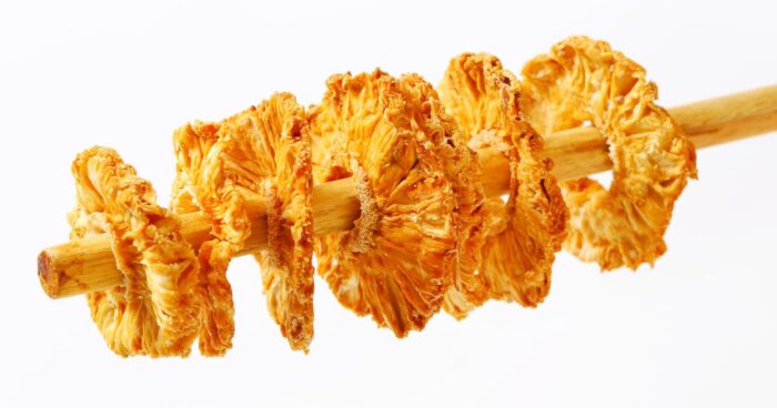 Sušené natuárlne plátky ananásu sa skvelé hodia ako zdravým občerstvenie.