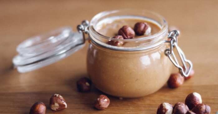 Lieskovoorieškové maslo skladujte podľa možnosti v chladničke, a to najmä ak je bez pridaných konzervačných látok.