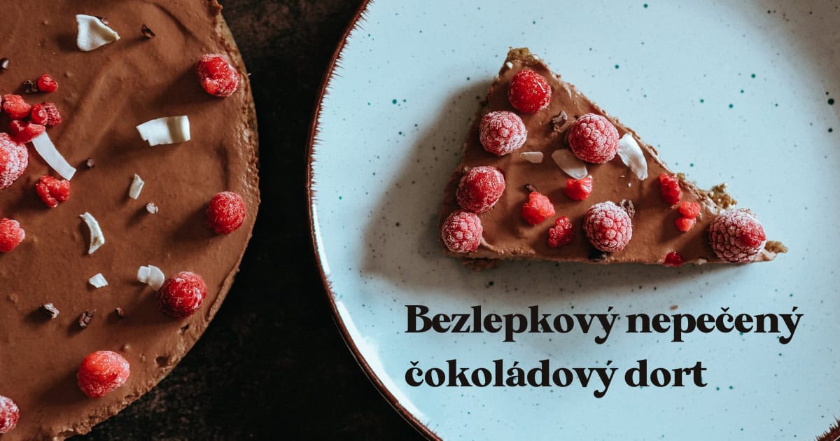 Jednoduchá bezlepková nepečená čokoládová torta bez cukru.