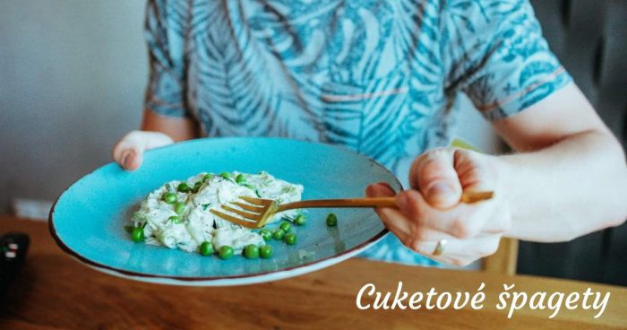Cuketové špagety s kešu omáčkou.