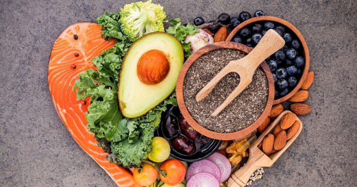 Medzi obľúbené druhy orechov a semien v paleo diéte patria mandle, vlašské orechy alebo chia semienka.