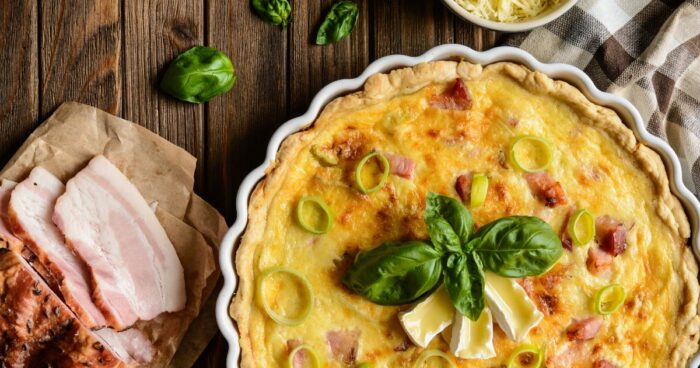 Tradičné Quiche Lorraine sa pečie so slaninou. My sme chceli, naopak, vyskúšať vegánsku verziu slaného koláča.