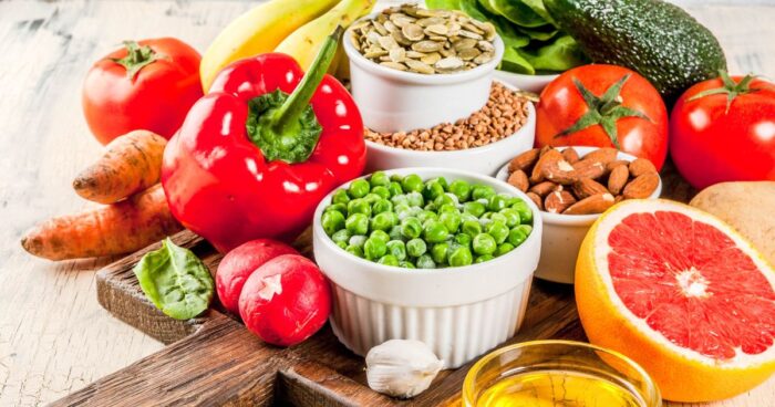 Chudnutie pomocou raw stravy podporuje lepšie trávenie a pocit sýtosti, čo prispieva k úbytku hmotnosti.