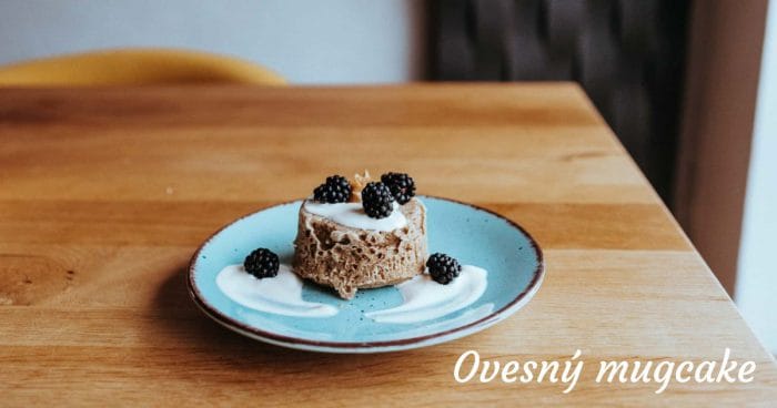Mugcake z ovsených vločiek.