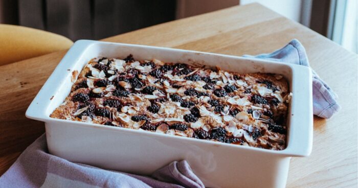 Na dokonalú dekoráciu pšenovníka odporúčame použiť plátky mandlí a čerstvé mrazené ovocie.