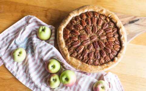 Najlepší hrnčekový orechový múčnik: Pekanový koláč s javorovým sirupom
