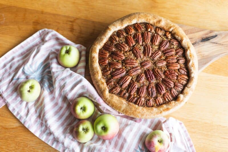 Najlepší hrnčekový orechový múčnik: Pekanový koláč s javorovým sirupom