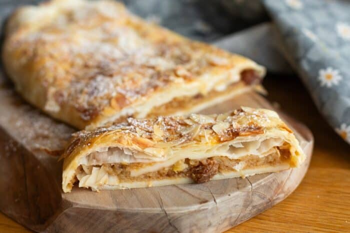 Jablkový závin z domáceho lístkového cesta.