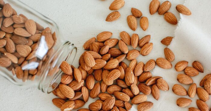 Orechy skladujte v sklenených dózach alebo pohároch. Môžete použiť aj poháre na zavarovanie.