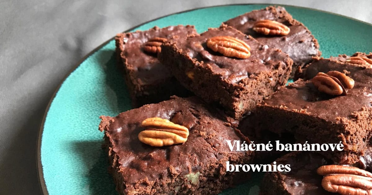 Vláčne banánové brownies.