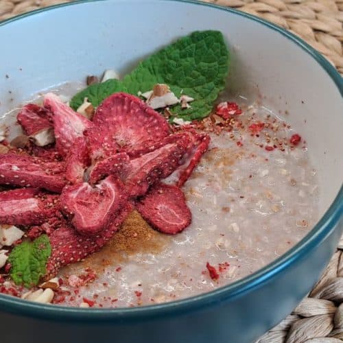 Sladká pohánková kaša na raňajky s ovseným mliekom