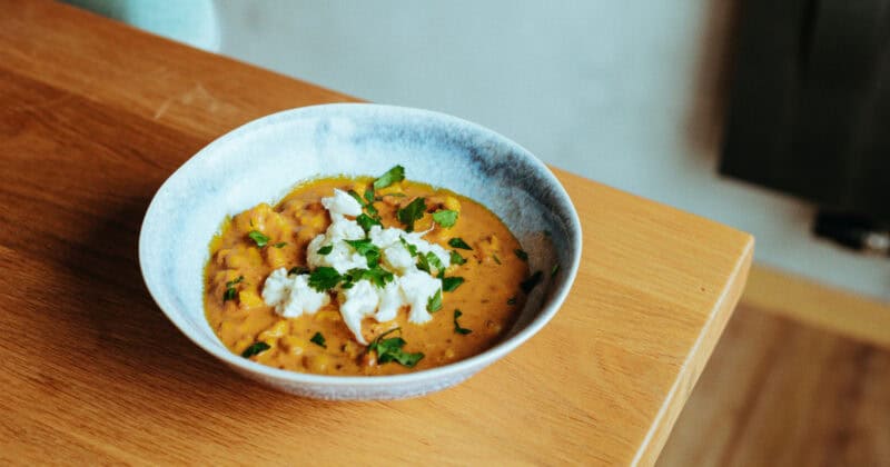 Indické kari (korma).