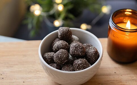 My sme figové guľky obalili v chia semienkach.