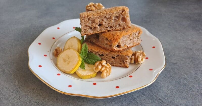 Hrnčekový banánový koláč s tvarohom.