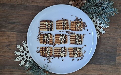 Recept: Najlepšie kakaové linecké koláčiky s orechmi.