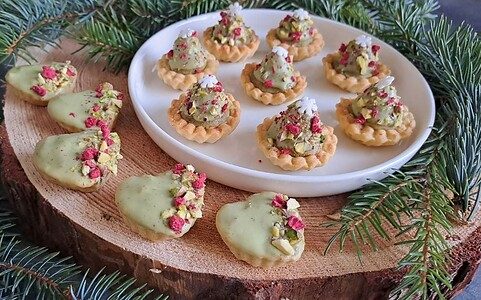 Linecké košíčky s pistáciovým krémom.