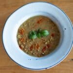 Polievka z fazúľ mungo.