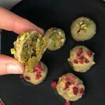 Recept: Nepečené pistáciové guľky s bielou čokoládou.