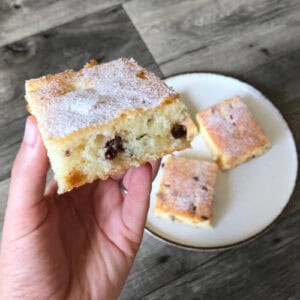 Recept: Tvarohový koláč na plech, sušené mango a ovocie.