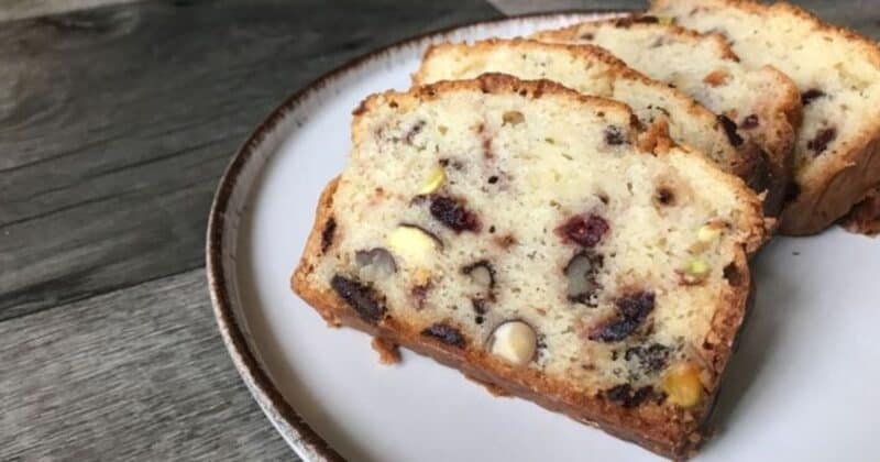 Recept: Vláčny biskupský chlebíček so sušeným ovocím bez cukru.