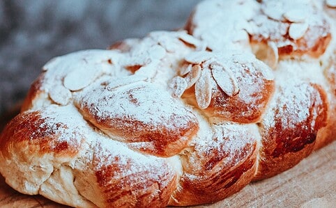 Najlepší recept na luxusnú, nadýchanú a jednoduchú vianočku ako od babičky.