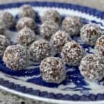 Perníkové guľky z datľovej pasty.