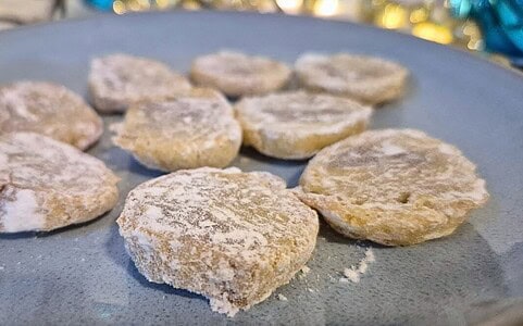 Pravé Masarykove koláčiky s vlašskými orechmi.