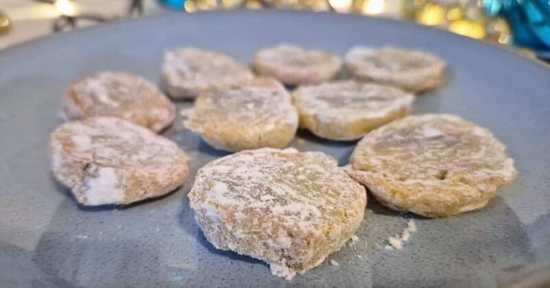 Pravé Masarykove koláčiky s vlašskými orechmi.