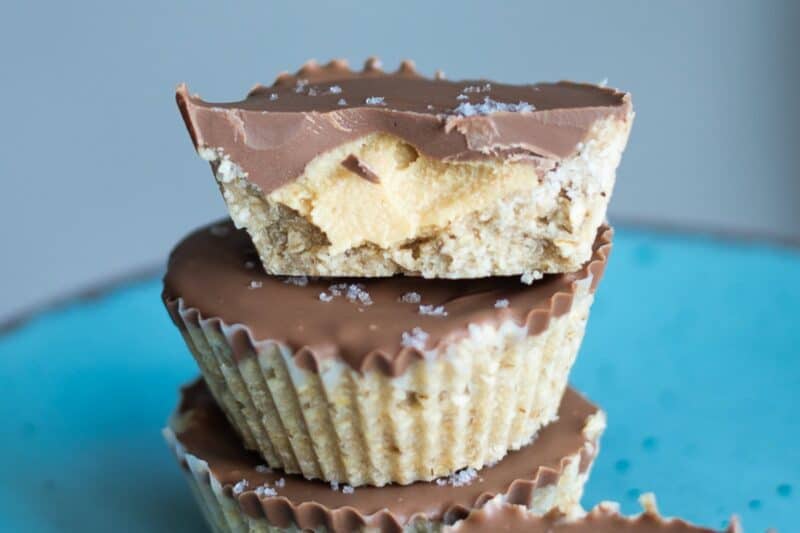 Rýchly nepečený dezert: Čokoládové košíčky s arašidovým maslom.