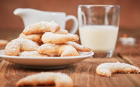 Vanilkové rožteky patria spolu s lineckými kolieskami k najobľúbenejšiemu vianočnému pečivu.