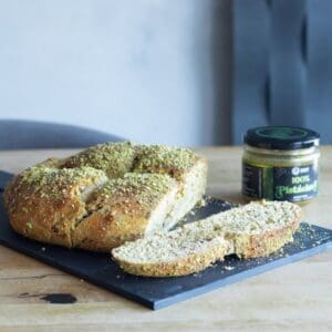 Luxusný a jednoduchý pistáciový mazanec s datľami – veľkonočné recepty